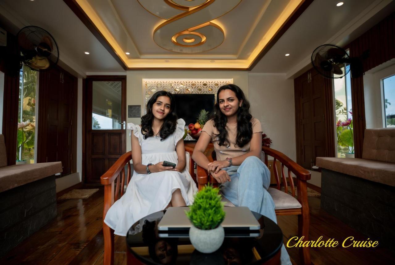 Готель Charlotte Cruise House Boat Alappuzha Екстер'єр фото