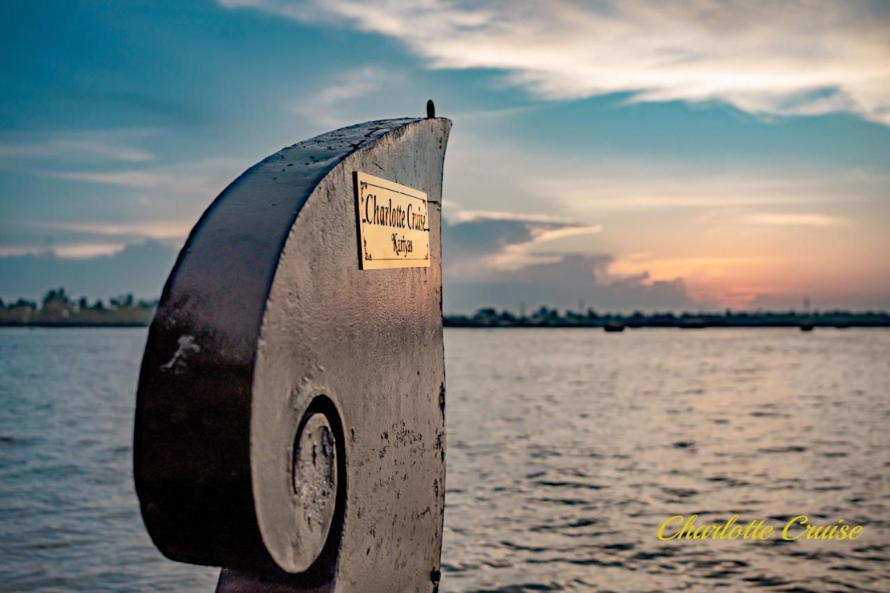 Готель Charlotte Cruise House Boat Alappuzha Екстер'єр фото