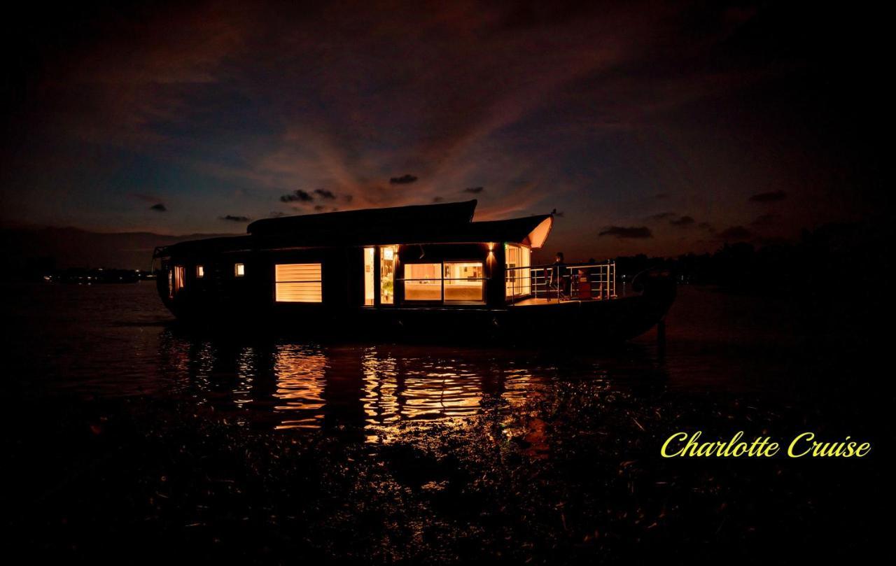 Готель Charlotte Cruise House Boat Alappuzha Екстер'єр фото