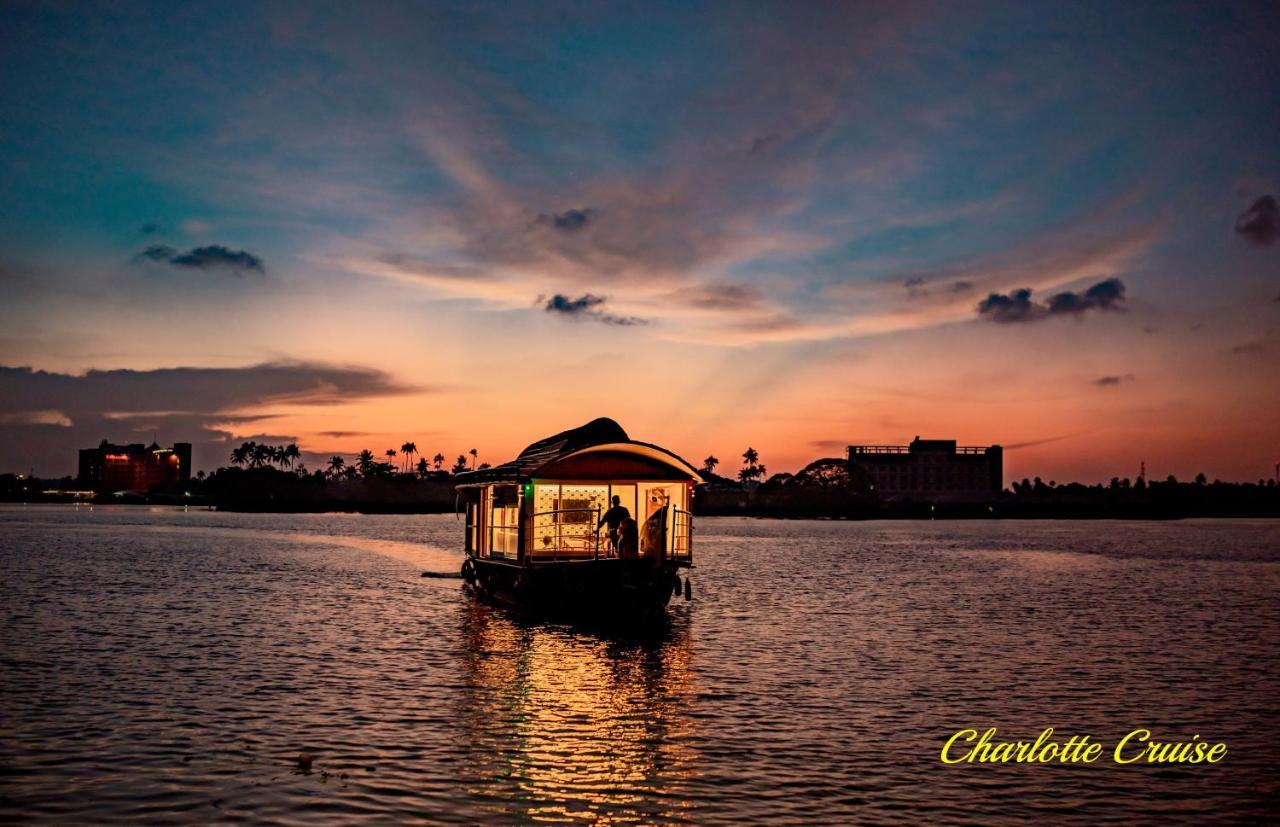 Готель Charlotte Cruise House Boat Alappuzha Екстер'єр фото