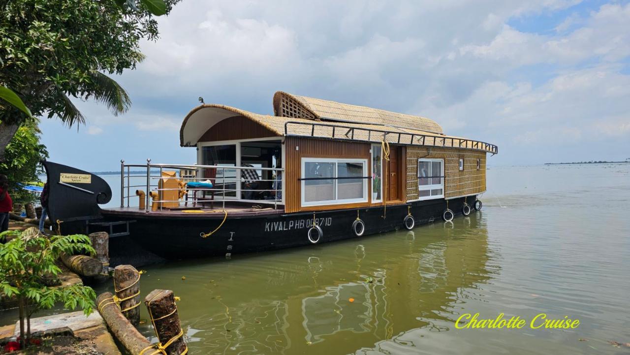Готель Charlotte Cruise House Boat Alappuzha Екстер'єр фото