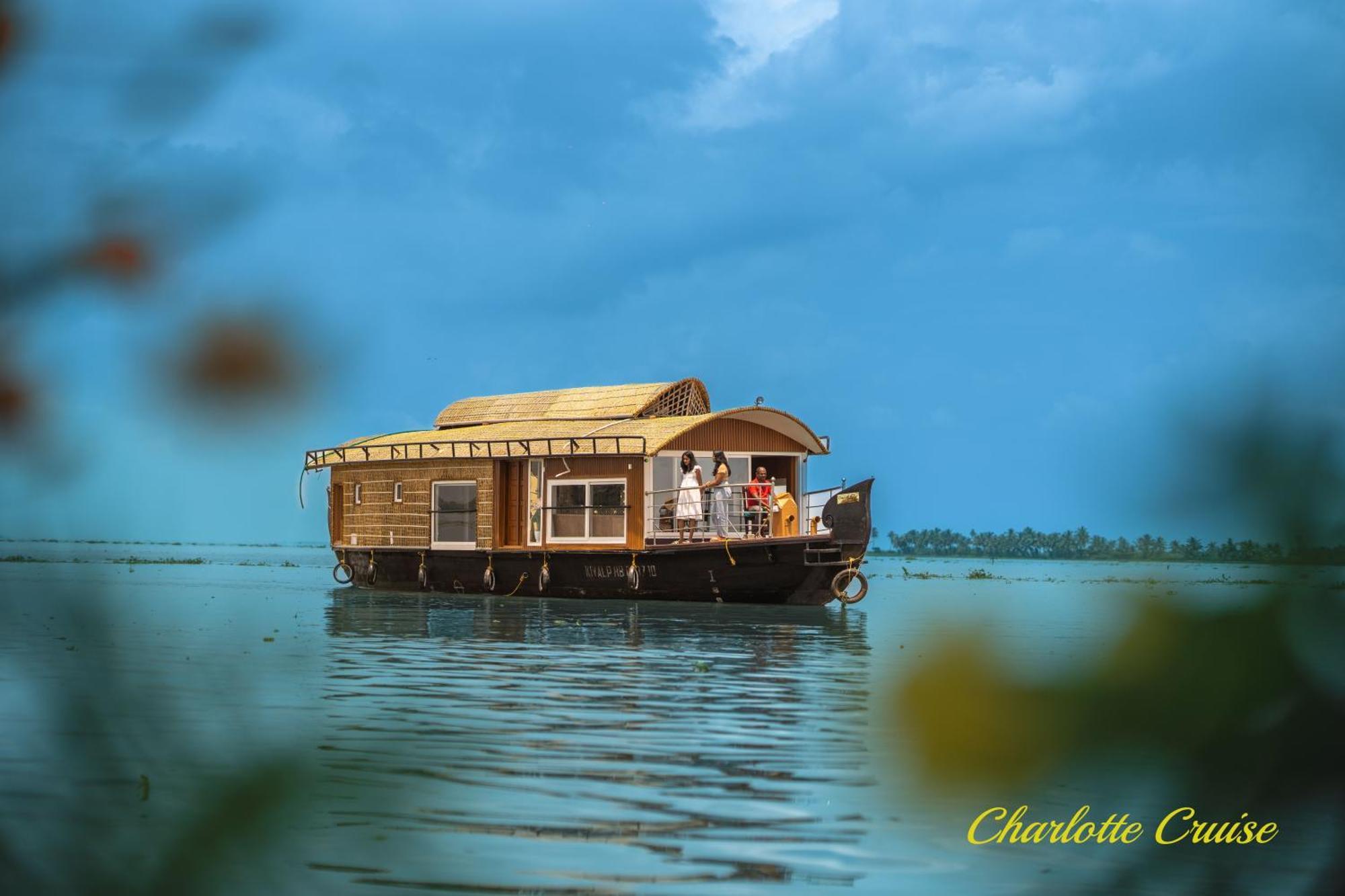 Готель Charlotte Cruise House Boat Alappuzha Екстер'єр фото