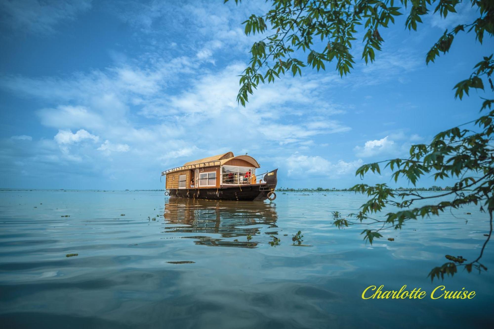 Готель Charlotte Cruise House Boat Alappuzha Екстер'єр фото