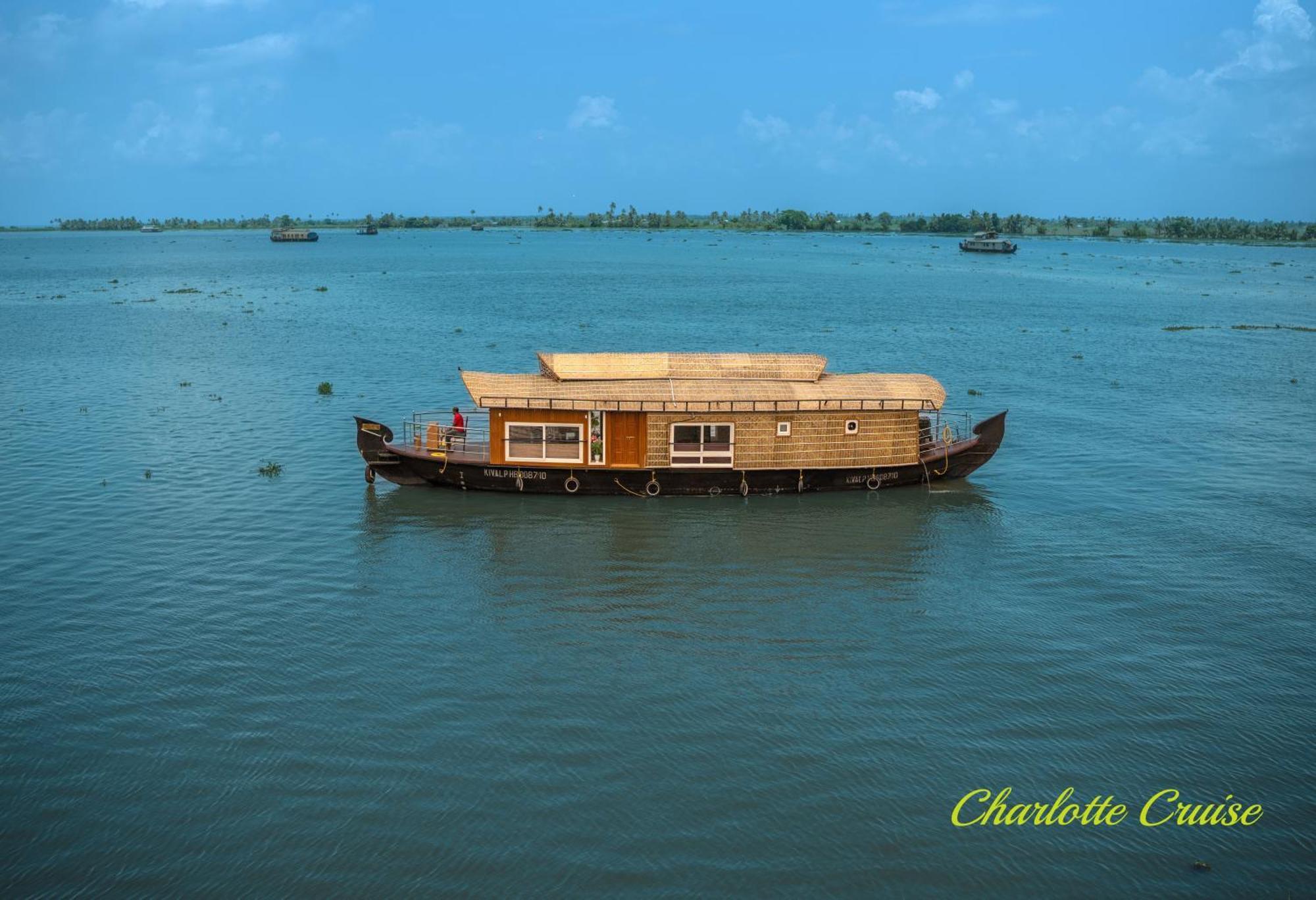 Готель Charlotte Cruise House Boat Alappuzha Екстер'єр фото