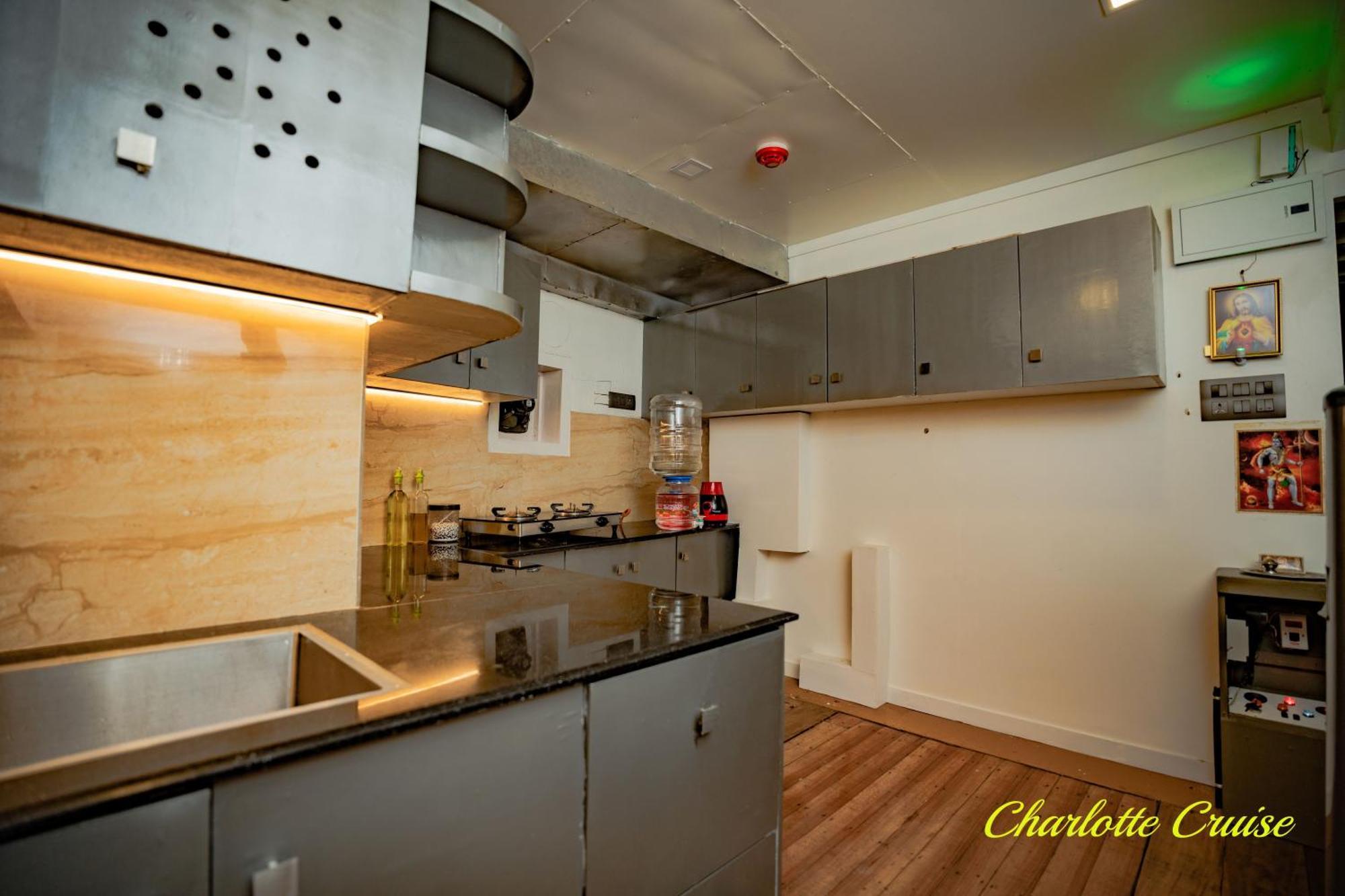 Готель Charlotte Cruise House Boat Alappuzha Екстер'єр фото