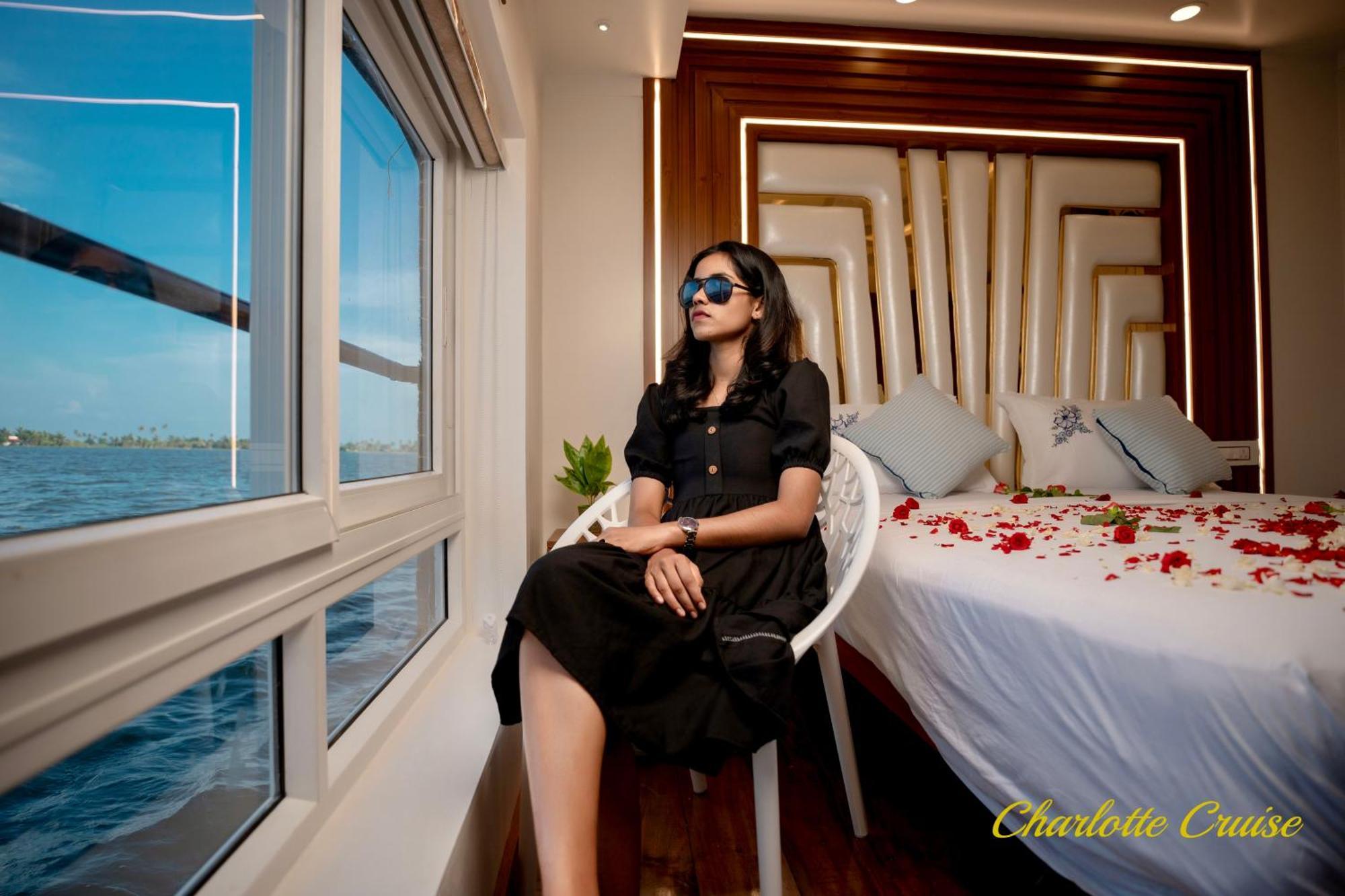 Готель Charlotte Cruise House Boat Alappuzha Екстер'єр фото