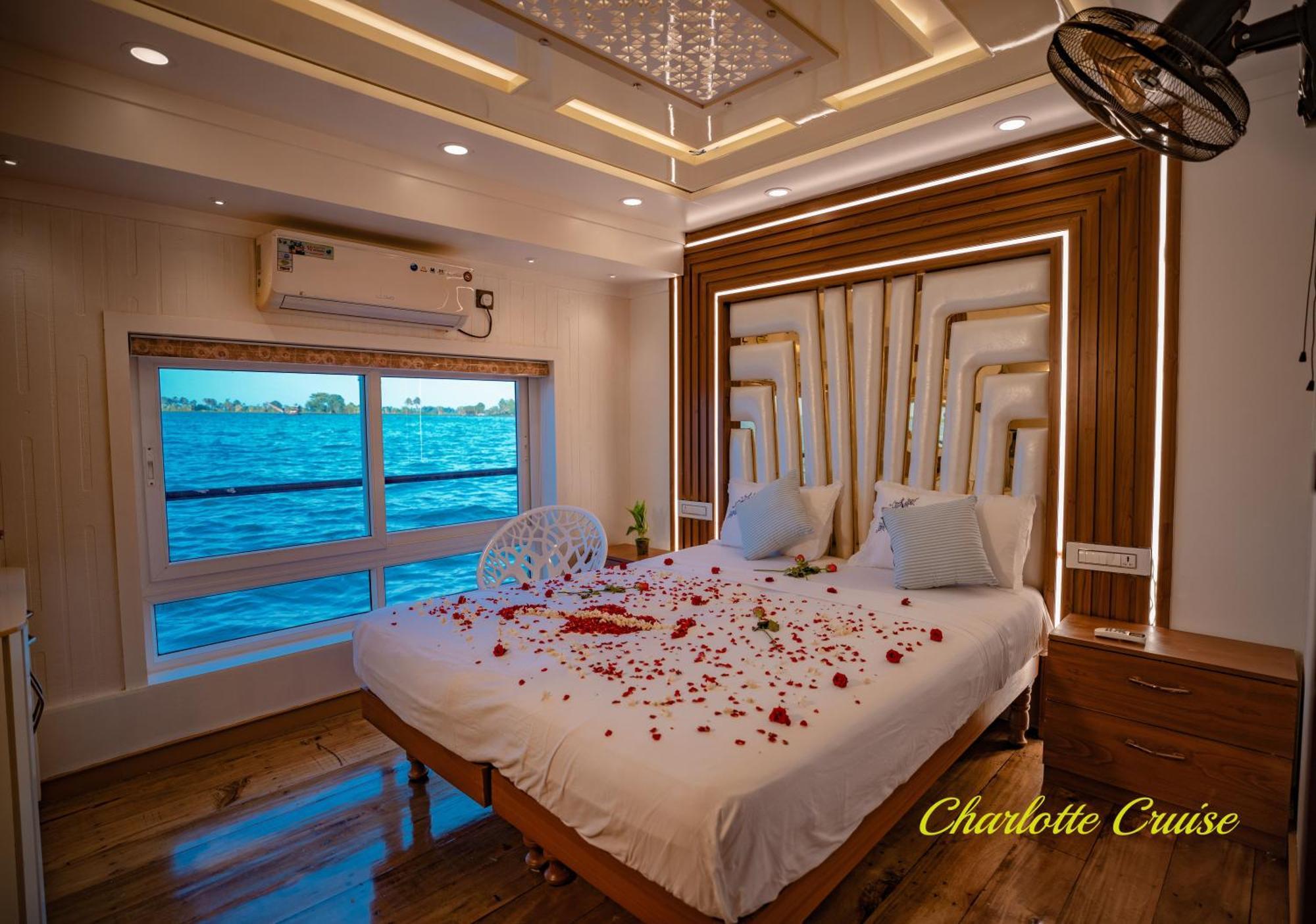 Готель Charlotte Cruise House Boat Alappuzha Екстер'єр фото