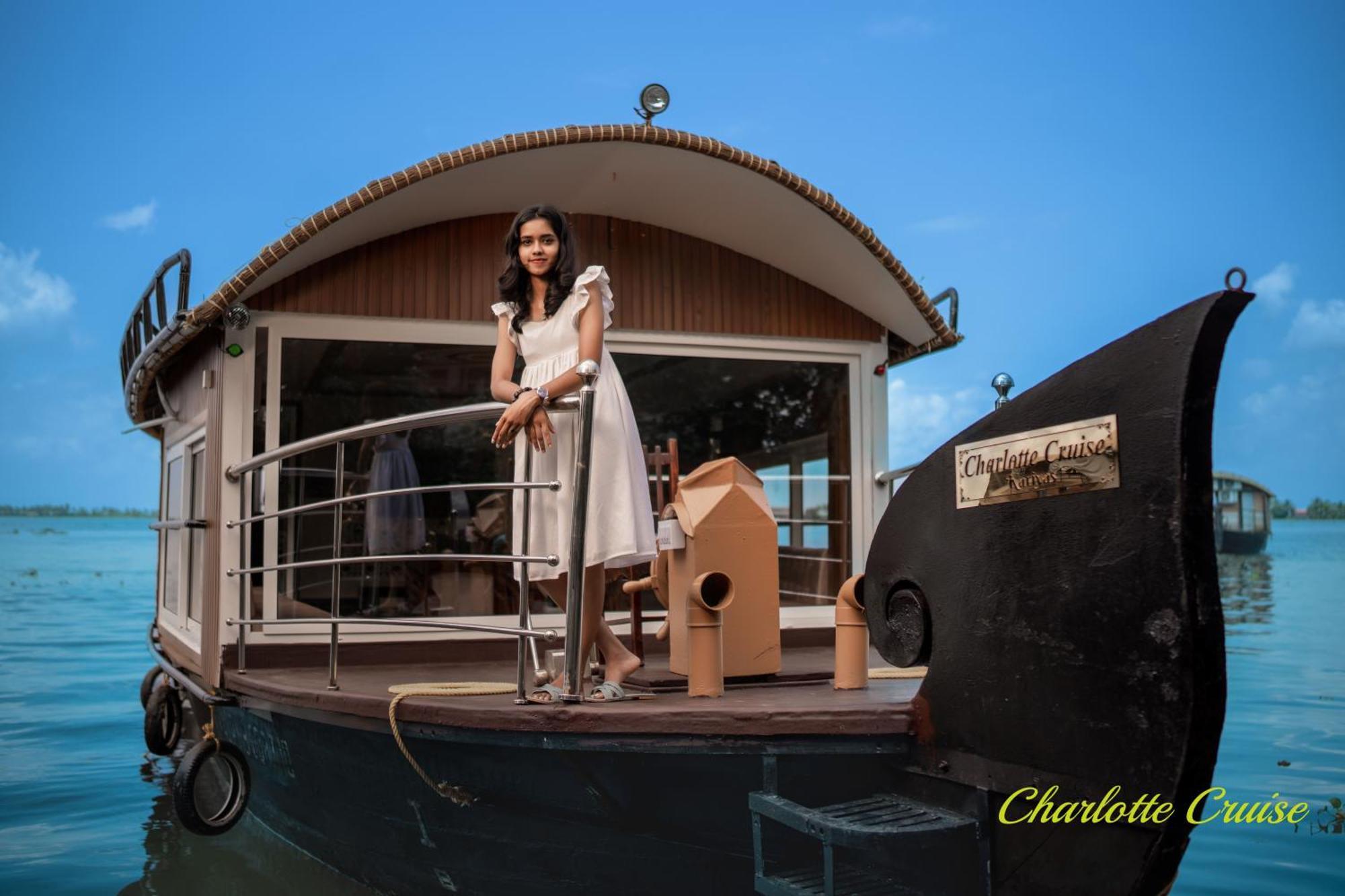 Готель Charlotte Cruise House Boat Alappuzha Екстер'єр фото